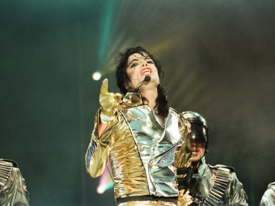 michael-jackson-on-stage-at-sheffield-ju