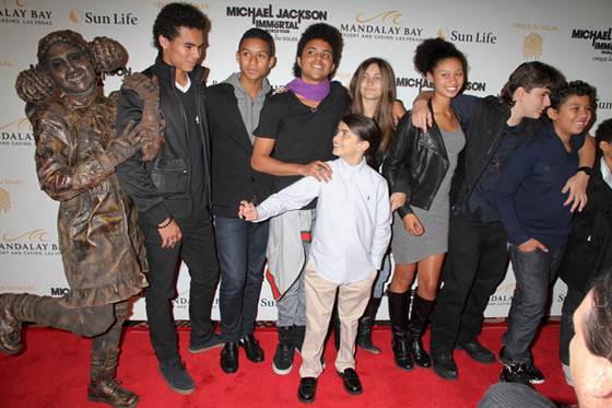 Paris-Prince-Blanket-Jackson-Cirque-du-S