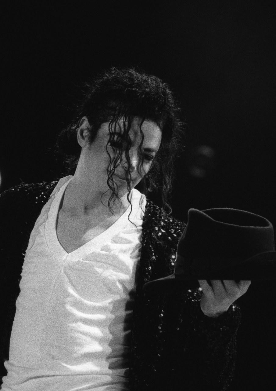 Michael-Jackson-Billie-Jean-34376753064