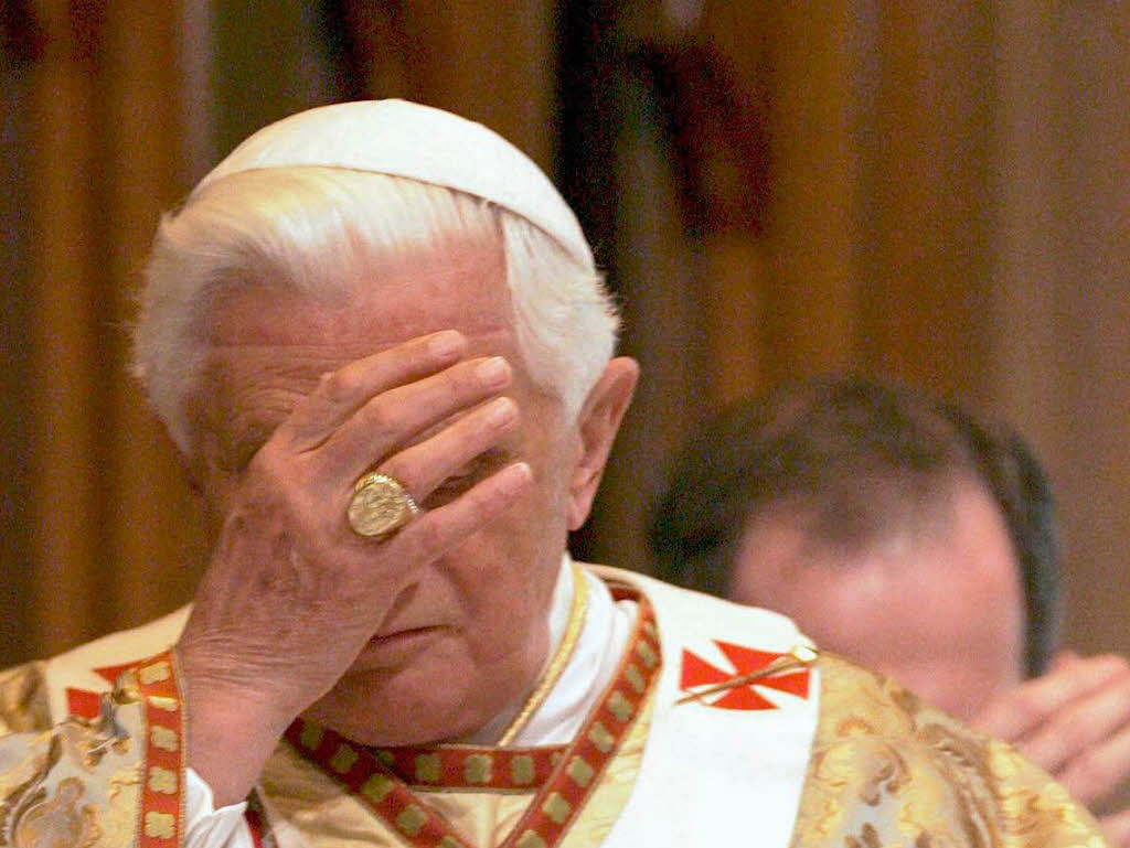 papst-facepalm