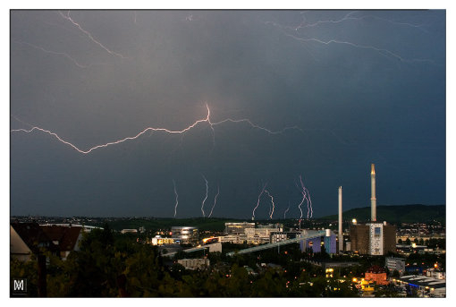 Stuttgart-Gewitter-Unwetter-abends-blitz