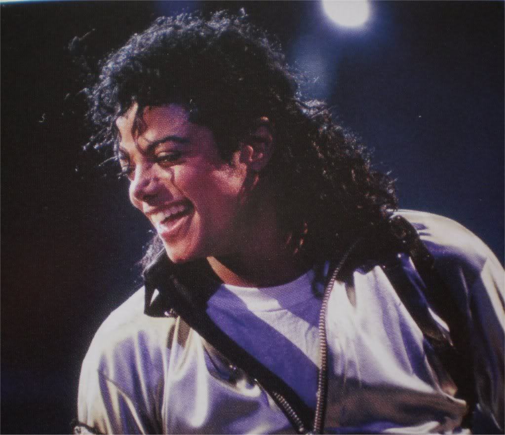 tYTn1Gt_BEAUTIFUL-SMILE-michael-jackson-11863717.jpg