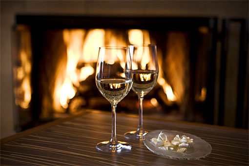 wine-glasses-fireplace-inn-above-tide
