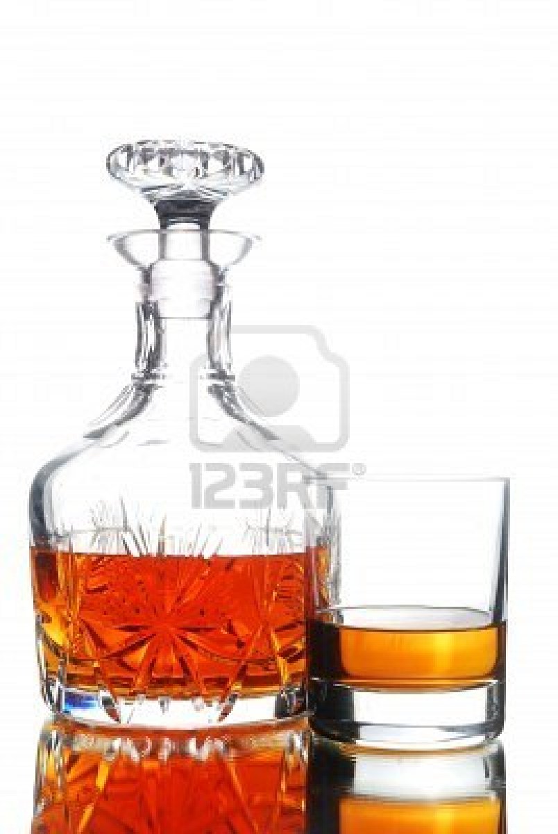 5431871-dekanter-und-glas-voller-whiskey