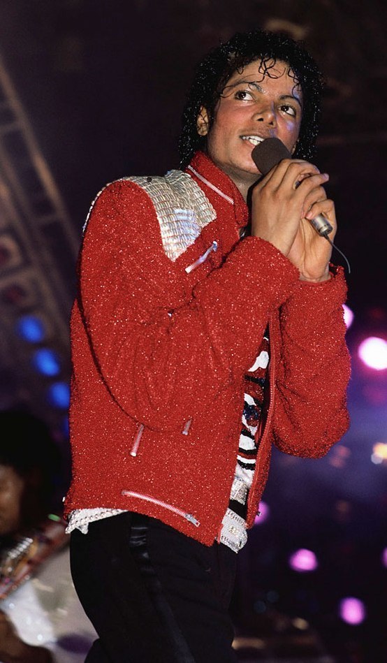 Victory-Tour-on-Stage-the-thriller-era-o