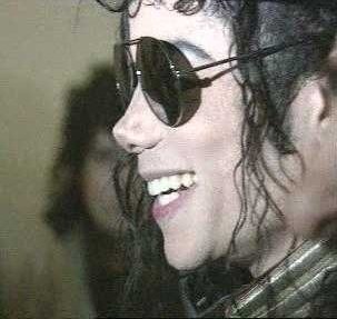 Michael-michael-jackson-22918093-303-287