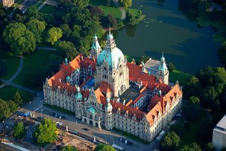 330px-Neues Rathaus Hannover Luftbild