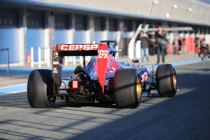 Carlos-Sainz-Jr-Toro-Rosso-Formel-1-Test