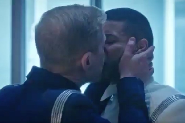 Star Trek Discovery Kiss Screenshot 600 