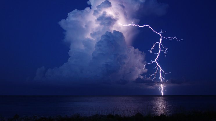 cloud ground lightning13 20849 990x742.j