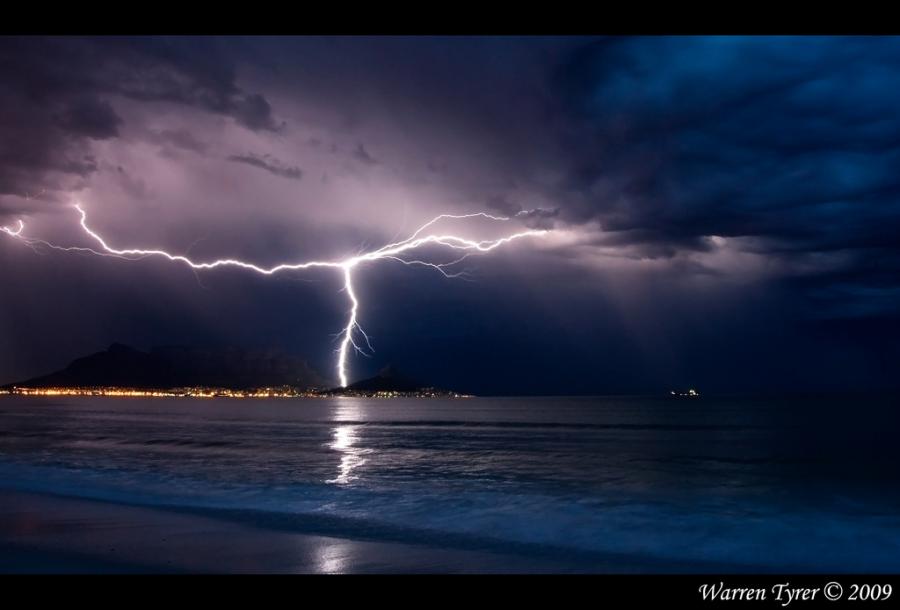 table-mountain-lightning