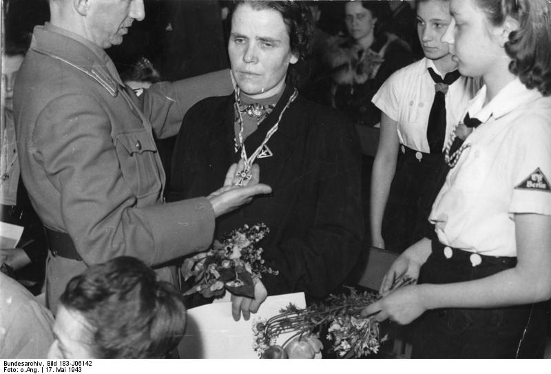 Bundesarchiv Bild 183-J06142 Verleihung 