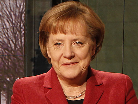 Merkel-in-rotem-Hosenanzug