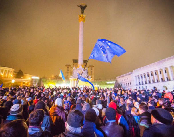 101916785-ukrainians-demonstrating