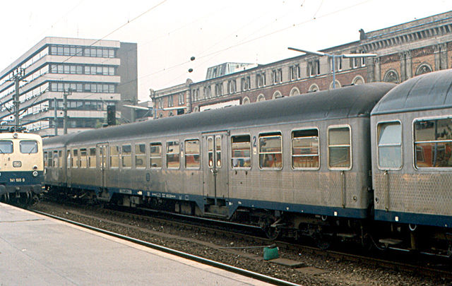 640px-Hannover - DB 22Silberling22 Coach