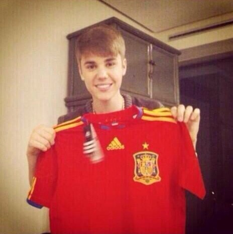 justin-bieber-world-cup-spain-geeks-and-