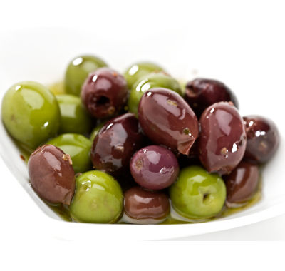 gruene-schwarze-marinierte-oliven