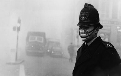 smog-policeman-with-mask
