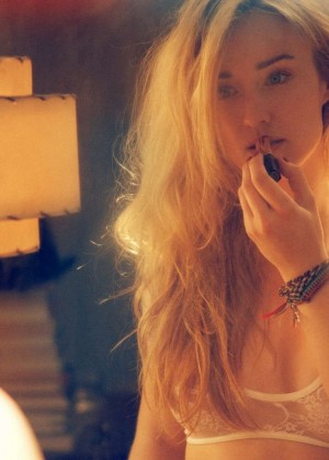 Ashley-Johnson-hot--05-300x420