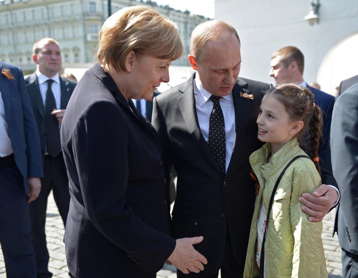 434408827-angela-merkel-wladimir-putin-Q