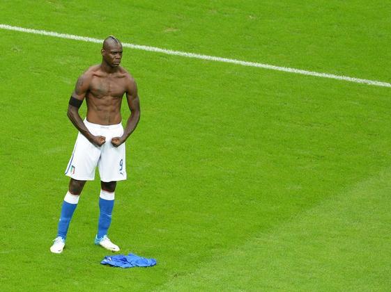 Nachrichten-Exzentriker-Balotelli-Gegen-