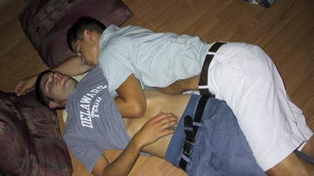 Bilder-Thread funny-weird-gay-lads-passed-out-prank-lo