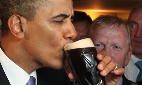 Barack-Obama-drinks-Guinn-015