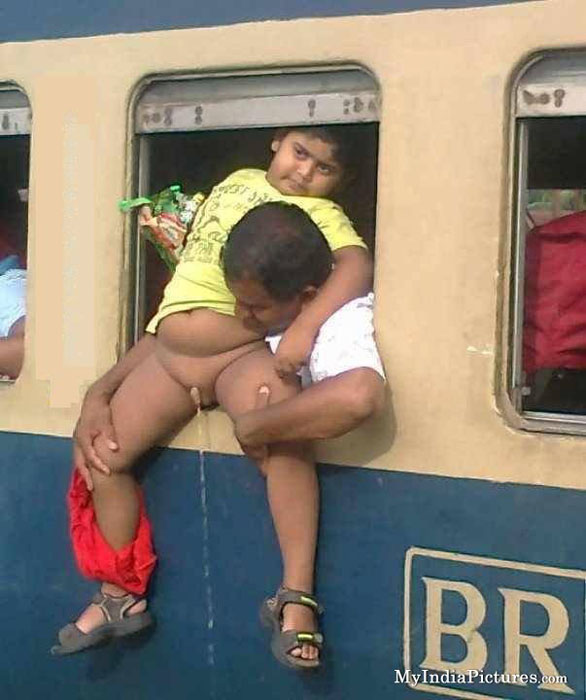 Bilder-Thread train-window-and-kid-peeing-toilet-funny