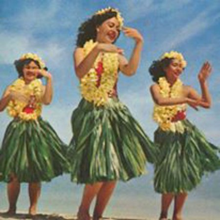 aloha-dance-at-the-beach