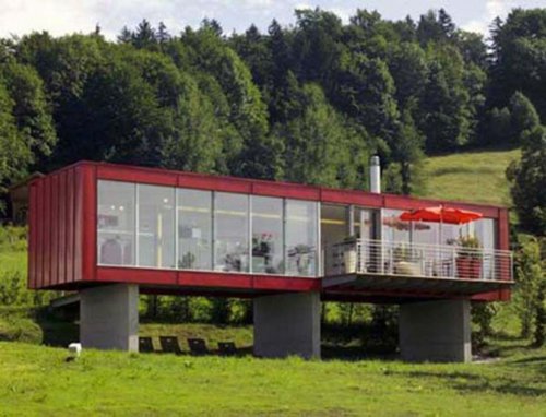 freistehend-haus-rot-fassade-metall-cont