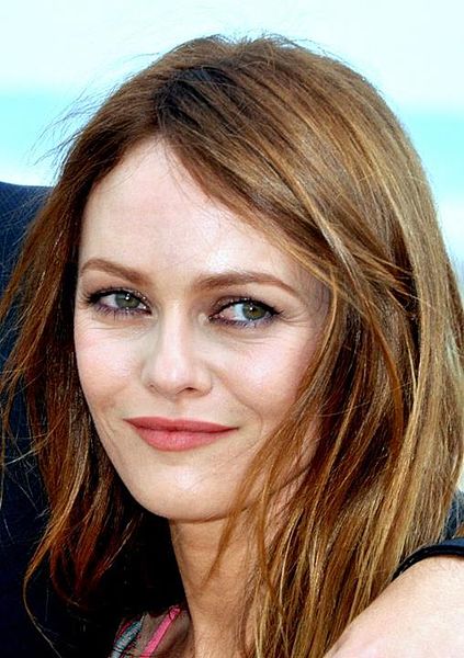 423px-Vanessa Paradis Cabourg 2012