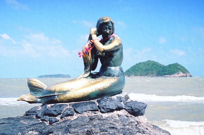 800px-Songkhla mermaid