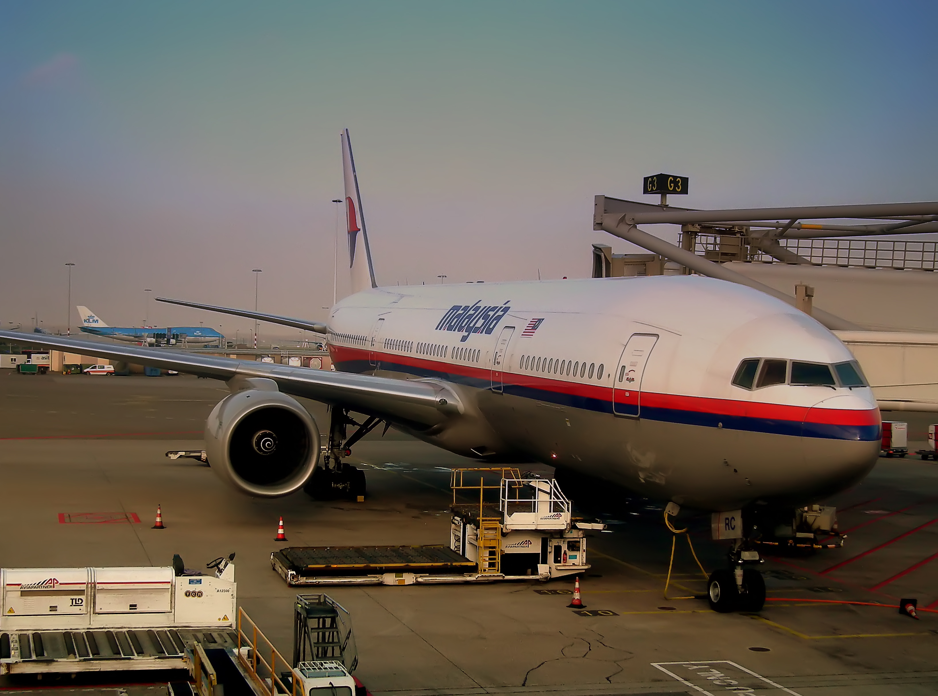 Boeing 777 рейс. Боинг 777 Малайзия рейс mh370. Самолёт Боинг 777 Малайзия. 370 Малайзия Эйрлайнс. Боинг 777 300 Малайзия Эйрлайнс.