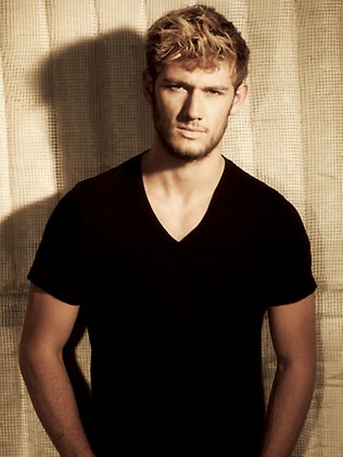 485069-alex-pettyfer