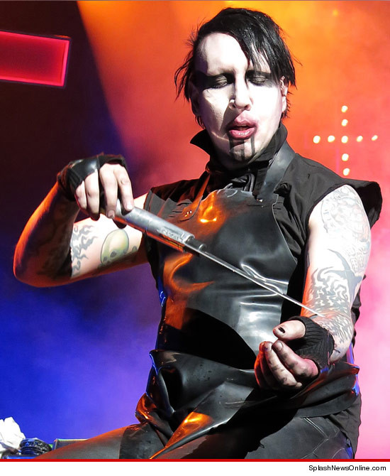 0607-marilyn-manson-splash-knife-3