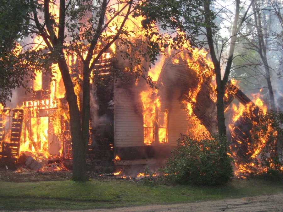 Bilder-Thread house burning down by underseaunknow-d59