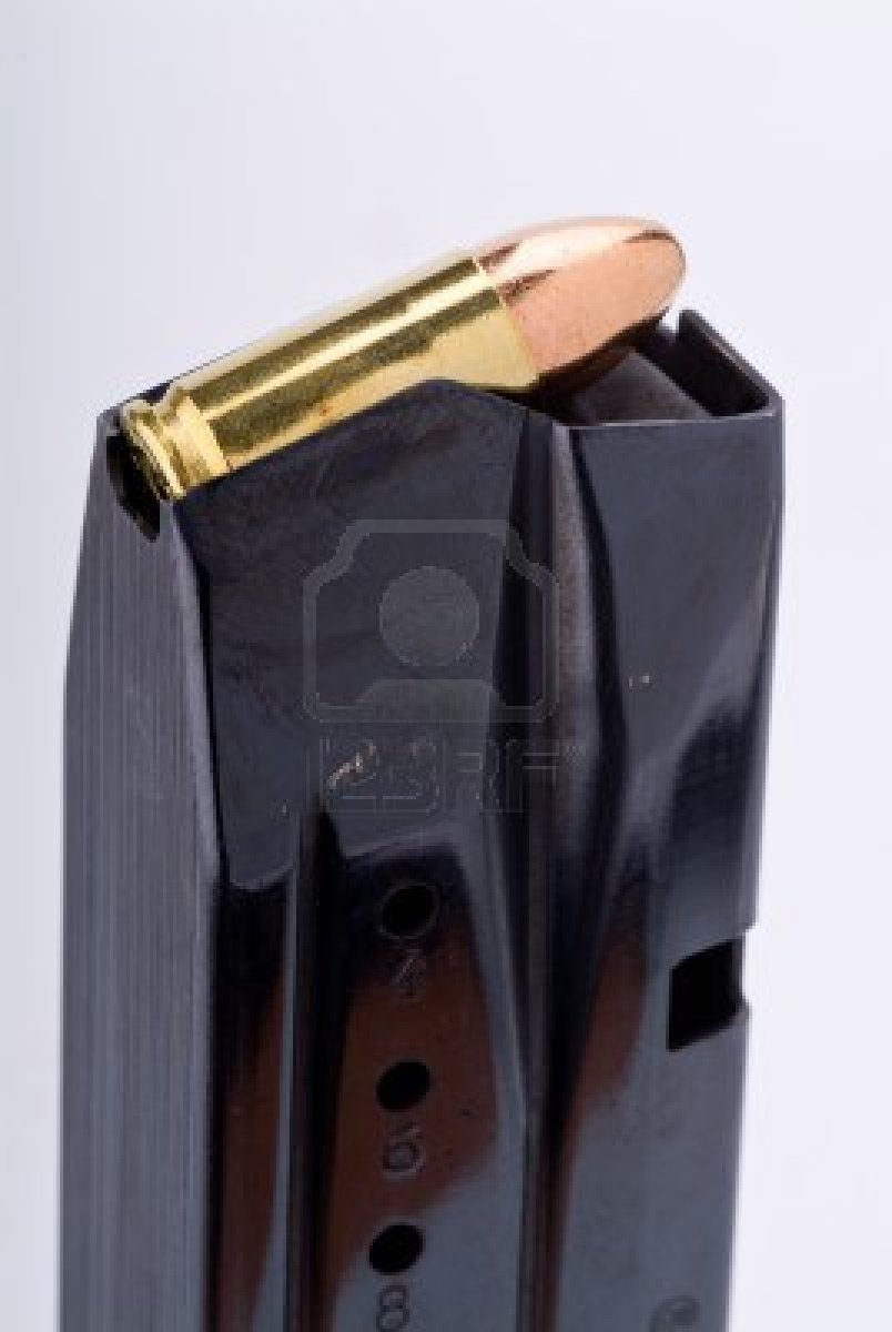 8893559-geladenen-9-mm-pistole-magazin
