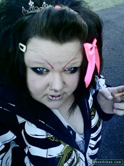 Bilder-Thread brideofchuckygoth-430x573