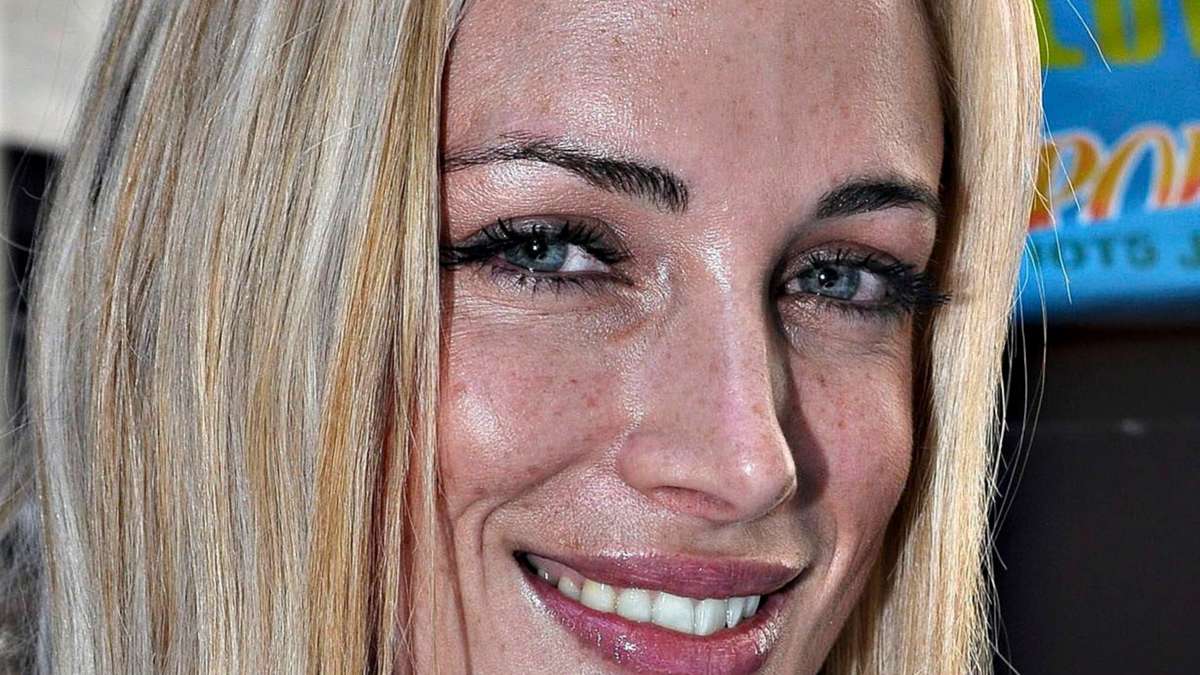 966565034-reeva-steenkamp-2Vef