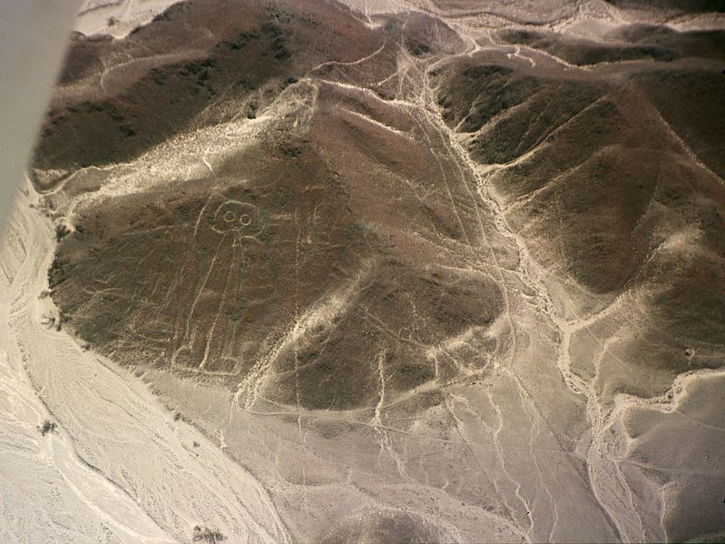 e018ab 799px-Nazca-lineas-astronauta-c01