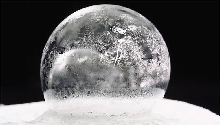 Freezing-Soap-Bubbles