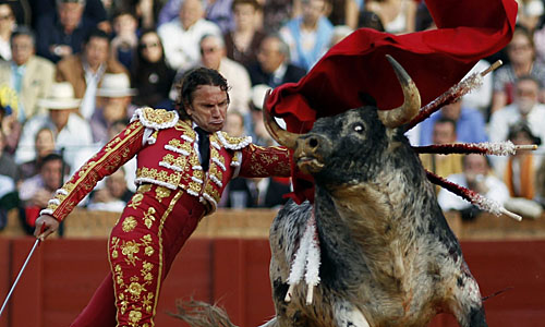spanischer torero stier aufgespiesst mat