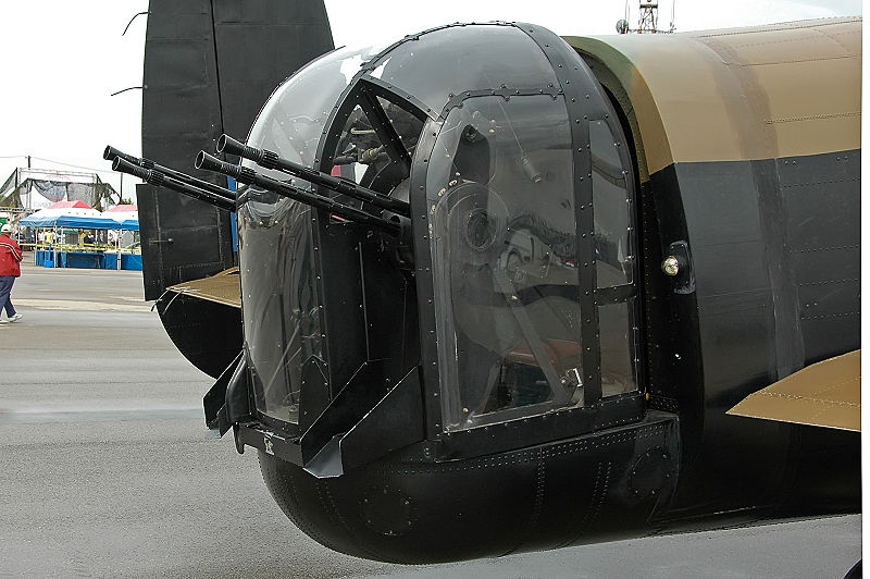 800px-Avro Lancaster VR-A tail turret 2