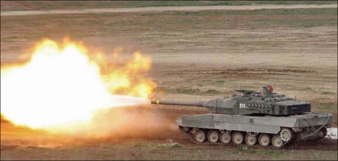 Leopard-2E-firing-01