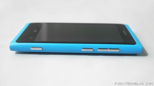 Nokia-Lumia-800-side