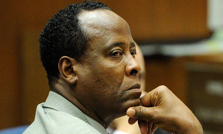 busFqD Dr-Conrad-Murray-trial-007