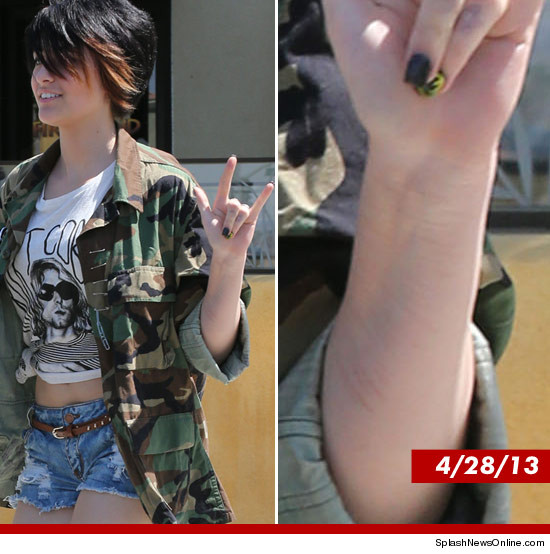 0605-paris-jackson-wrist-splash-v2-3