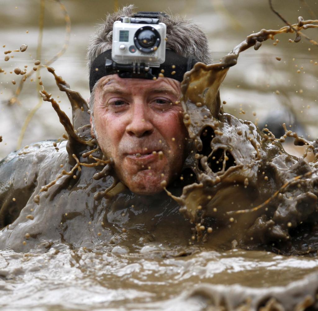 A-competitor-wears-a-camera-on-his-head-