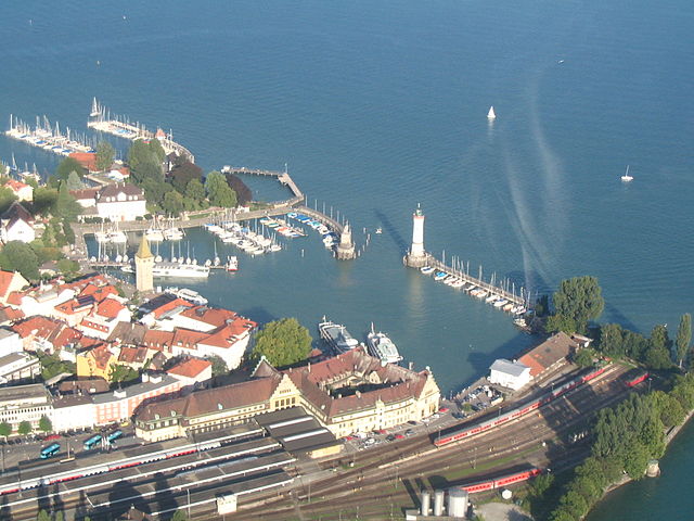 640px-Lindau Hafen Luftbild
