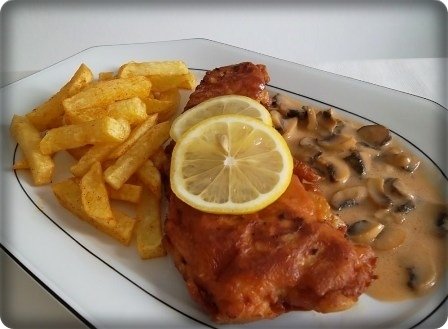 knuspriges-schnitzel-mit-pommes-frites-u